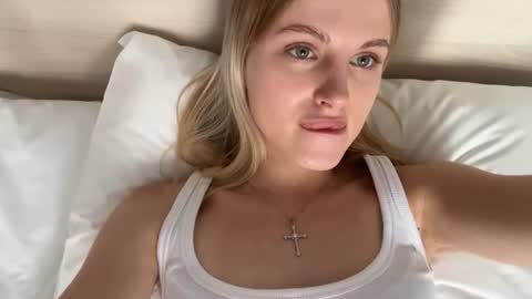 Snapshot of allaloffredo chatting on July 2026 11:17:01 AM Kate online show from July 2026 11:17:01 AM
