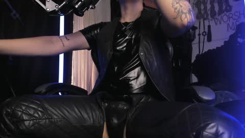   online show from December 2024 09:15:02 PM