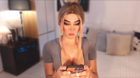 Snapshot of allareillusionxxx chatting on January 2025 12:27:01 AM Miss Gia online show from January 2025 12:27:01 AM