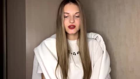 Snapshot of allenefeela chatting on January 2026 08:06:02 AM Emily online show from January 2026 08:06:02 AM