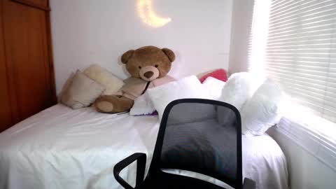 Allie  online show from January 2025 07:18:02 PM