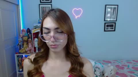 Snapshot of allisonblossom chatting on February 2025 04:10:02 AM online show from February 2025 04:10:02 AM