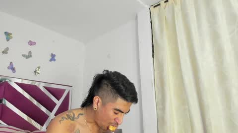 Snapshot of allisonjustingb chatting on March 2025 08:27:01 AM AllisonJustin online show from March 2025 08:27:01 AM