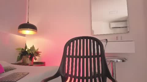 Snapshot of allisonroberts_ chatting on June 2026 01:50:01 PM Alli online show from June 2026 01:50:01 PM