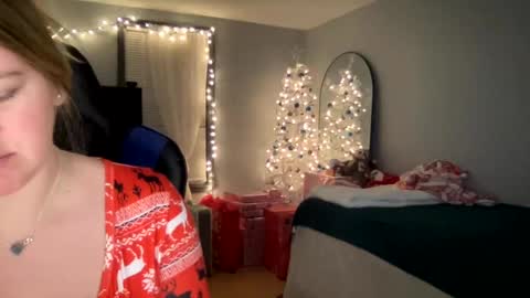 Snapshot of allyanalangel chatting on December 2024 04:01:02 AM allyanalangel online show from December 2024 04:01:02 AM