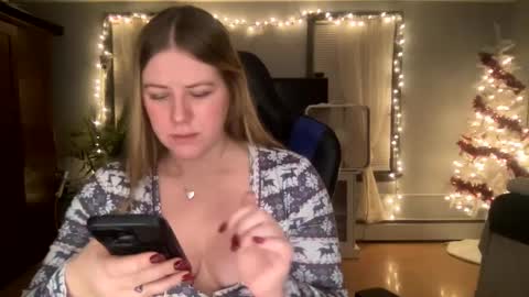 Snapshot of allyanalangel chatting on January 2025 01:53:01 AM allyanalangel online show from January 2025 01:53:01 AM