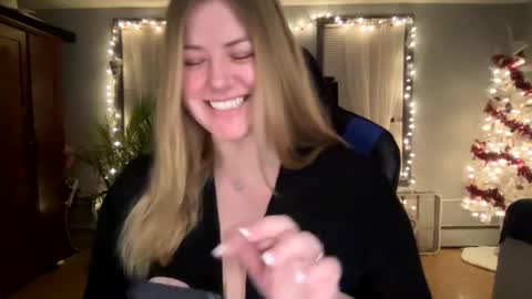 Snapshot of allyanalangel chatting on January 2025 12:09:01 AM allyanalangel online show from January 2025 12:09:01 AM