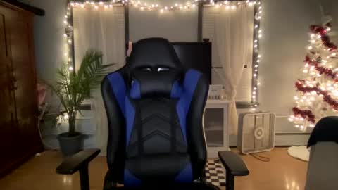 Snapshot of allyanalangel chatting on January 2025 11:32:01 PM allyanalangel online show from January 2025 11:32:01 PM