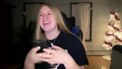 Snapshot of allyanalangel chatting on January 2025 01:56:02 AM allyanalangel online show from January 2025 01:56:02 AM