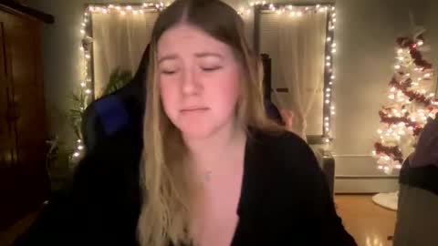 Snapshot of allyanalangel chatting on January 2025 02:30:01 AM allyanalangel online show from January 2025 02:30:01 AM