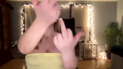 Snapshot of allyanalangel chatting on February 2025 12:51:01 AM allyanalangel online show from February 2025 12:51:01 AM