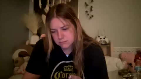 Snapshot of allyanalangel chatting on February 2025 11:06:01 PM allyanalangel online show from February 2025 11:06:01 PM