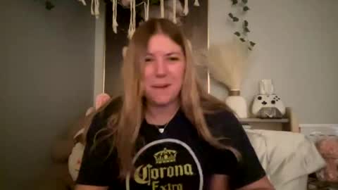 Snapshot of allyanalangel chatting on February 2025 03:10:02 AM allyanalangel online show from February 2025 03:10:02 AM