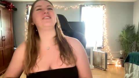 Snapshot of allyanalangel chatting on February 2025 08:17:02 PM allyanalangel online show from February 2025 08:17:02 PM