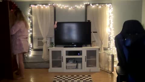 Snapshot of allyanalangel chatting on February 2025 11:27:01 PM allyanalangel online show from February 2025 11:27:01 PM