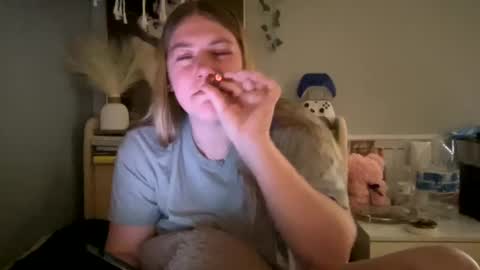 Snapshot of allyanalangel chatting on February 2025 10:37:02 AM allyanalangel online show from February 2025 10:37:02 AM