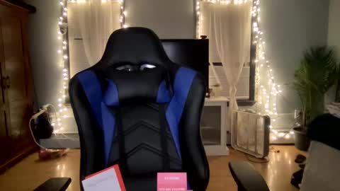 Snapshot of allyanalangel chatting on February 2025 06:02:01 AM allyanalangel online show from February 2025 06:02:01 AM