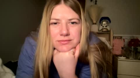 Snapshot of allyanalangel chatting on February 2025 02:42:02 AM allyanalangel online show from February 2025 02:42:02 AM