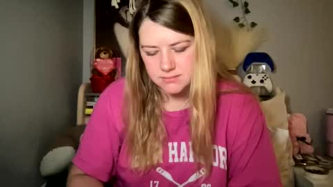 Snapshot of allyanalangel chatting on March 2025 09:48:02 PM allyanalangel online show from March 2025 09:48:02 PM