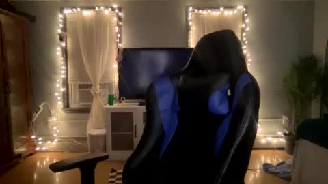 Snapshot of allyanalangel chatting on March 2025 08:18:02 AM allyanalangel online show from March 2025 08:18:02 AM