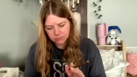 Snapshot of allyanalangel chatting on March 2025 08:52:02 PM allyanalangel online show from March 2025 08:52:02 PM