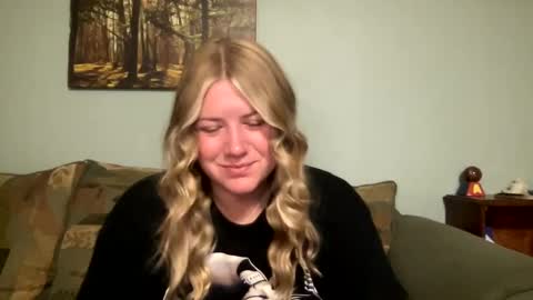 Snapshot of allyanalangel chatting on September 2025 01:28:01 AM allyanalangel online show from September 2025 01:28:01 AM