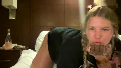 Snapshot of allyanalangel chatting on September 2025 05:20:02 AM allyanalangel online show from September 2025 05:20:02 AM