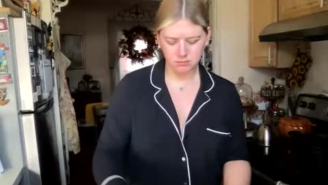 Snapshot of allyanalangel chatting on October 2025 05:59:02 PM allyanalangel online show from October 2025 05:59:02 PM