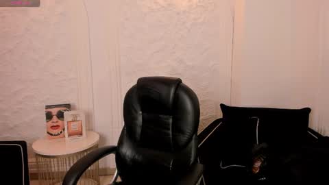 Alisson online show from July 2026 10:22:02 AM
