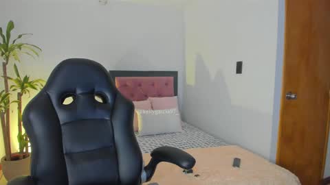 Snapshot of allysnow chatting on September 2025 10:50:01 AM Kelly online show from September 2025 10:50:01 AM