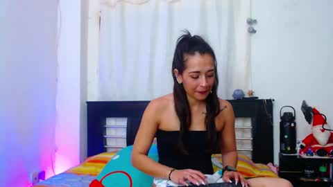 Snapshot of allyson_collins_ chatting on December 2024 11:10:02 PM Allyson collins online show from December 2024 11:10:02 PM