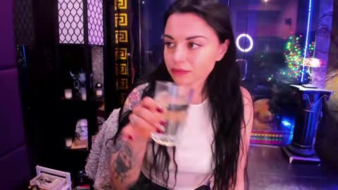 Snapshot of alma_pearl chatting on May 2026 10:01:01 AM Alma online show from May 2026 10:01:01 AM