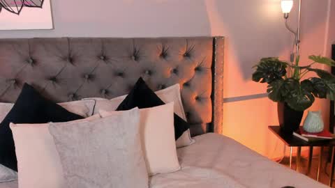 Mia online show from March 2026 11:43:02 AM