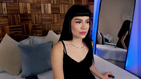 Mia online show from April 2026 03:50:01 PM