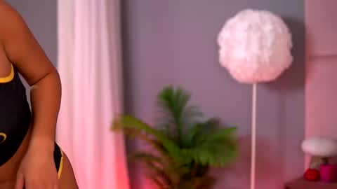 Snapshot of almajenkins chatting on June 2026 05:01:02 AM Emma online show from June 2026 05:01:02 AM
