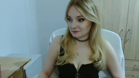 Snapshot of almanature chatting on May 2026 09:09:02 PM AlmaNature online show from May 2026 09:09:02 PM