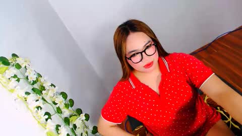 Almira online show from November 2025 08:26:02 AM