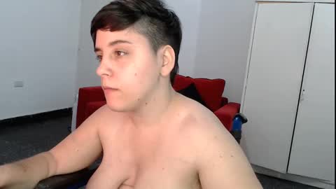 Snapshot of almondonwheels chatting on December 2024 01:58:01 AM Almond online show from December 2024 01:58:01 AM