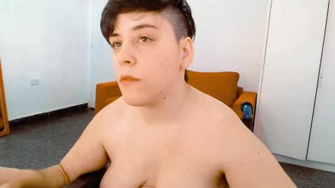 Snapshot of almondonwheels chatting on December 2024 07:10:01 PM Almond online show from December 2024 07:10:01 PM