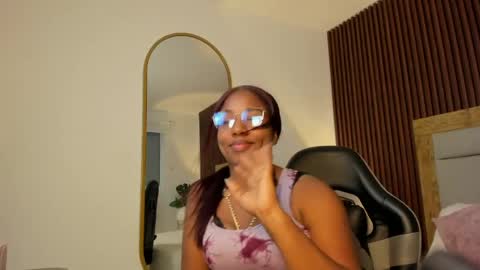 Snapshot of alondra_bernet chatting on May 2026 02:18:02 AM A L O N D R A online show from May 2026 02:18:02 AM