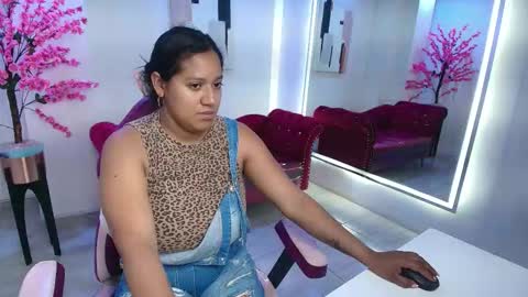 Alondra  online show from December 2025 03:34:01 AM