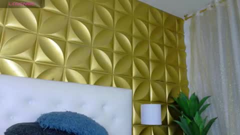 Hazel Bowie online show from April 2026 04:07:01 AM