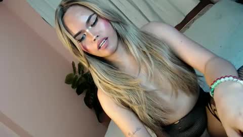 Snapshot of alove_too_last chatting on January 2025 07:43:01 PM LEXY online show from January 2025 07:43:01 PM