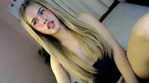 Snapshot of alove_too_last chatting on January 2025 04:54:01 PM LEXY online show from January 2025 04:54:01 PM