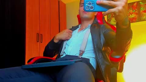 alpha_dominus_ online show from October 2025 04:53:02 AM