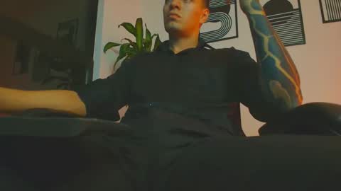 alpha_dominus_ online show from June 2026 04:01:02 AM
