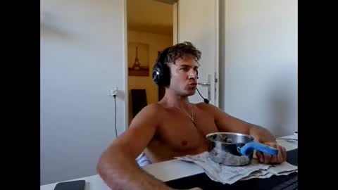 Snapshot of alphah_hunk chatting on April 2026 01:57:02 PM alphah_hunk online show from April 2026 01:57:02 PM