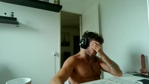 Snapshot of alphah_hunk chatting on May 2026 10:42:02 AM alphah_hunk online show from May 2026 10:42:02 AM