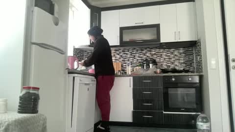 Snapshot of alphandre chatting on February 2025 07:49:02 AM AlphAndre online show from February 2025 07:49:02 AM