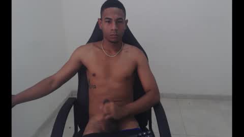 alphas_latins online show from April 2026 08:06:01 PM